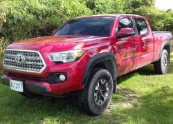 TOYOTATACOMA2016年モデル4×4RED